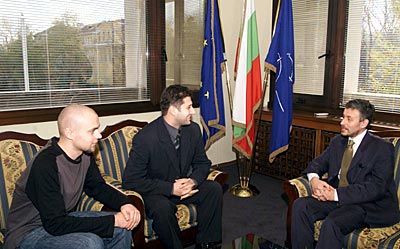 04-11-2002_en.jpg